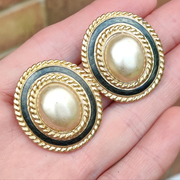 Vintage Carolee earrings - Picture 6 of 8